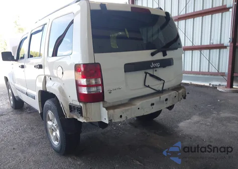 2010 Jeep Liberty Sport z USA, uszkodzony, nr VIN 1J4PN2GKXAW101624